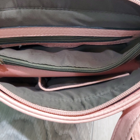 Cross Body Round stud purse - Picture 3 of 6